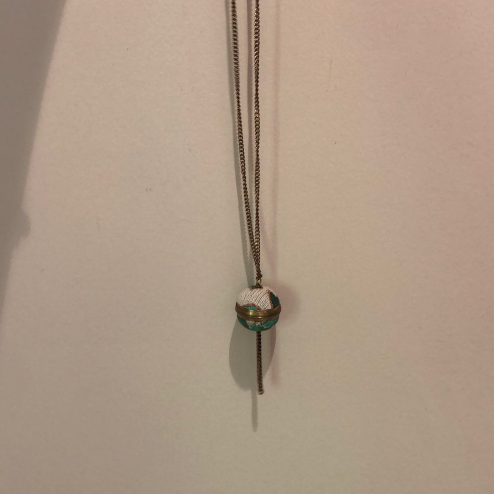 Indonesian artisan long chain gold necklace - Picture 3 of 3